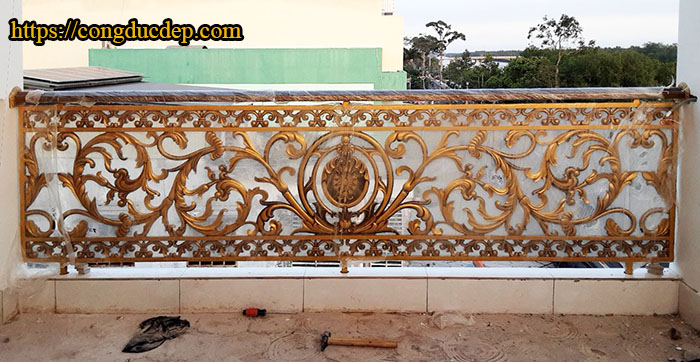 Mẫu lan can nhôm đúc hoa lá đẹp
